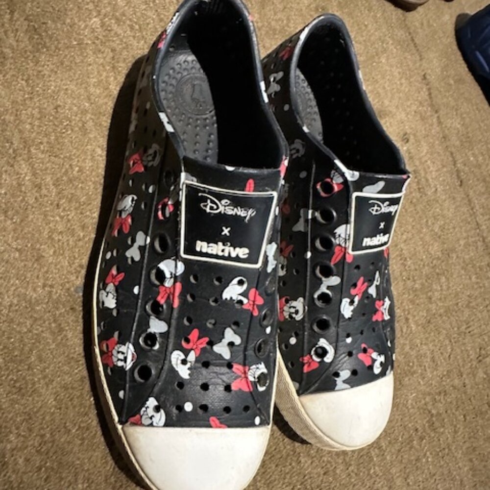 Native shoes size 6 womens